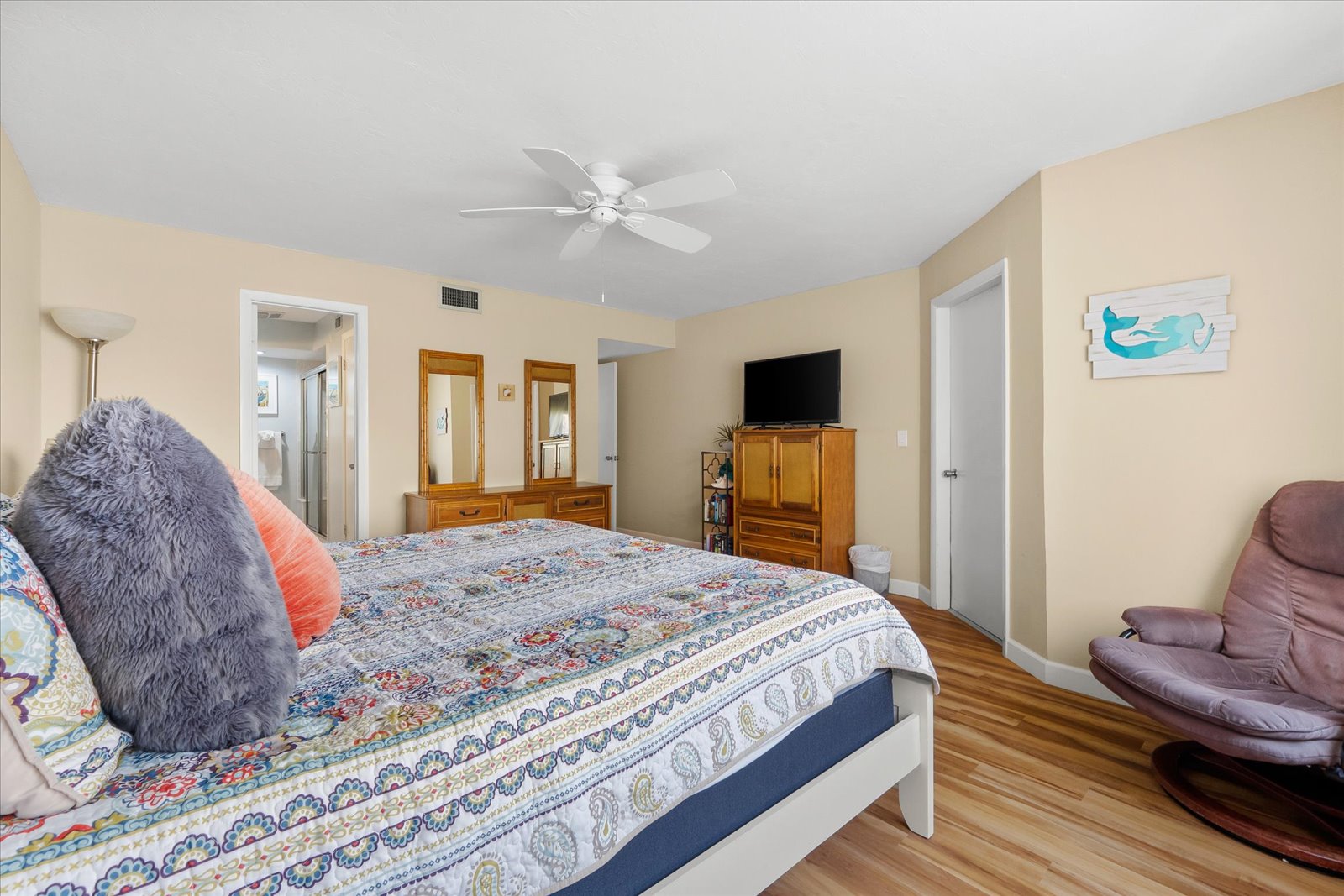 private beach access walkway available to Bayview Beauty guests