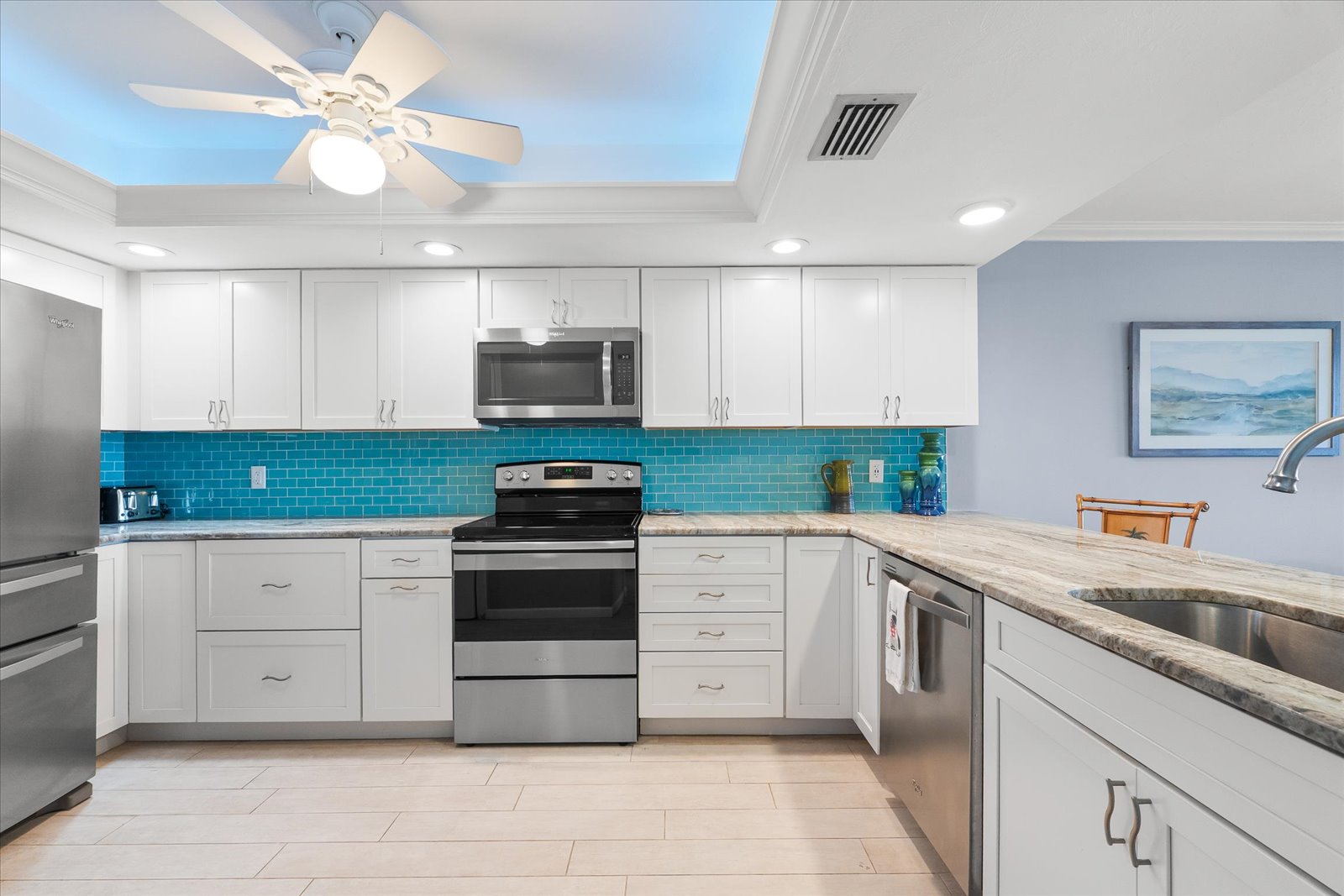 primary suite with king bed and ensuite bath at Bayview Beauty Siesta Key