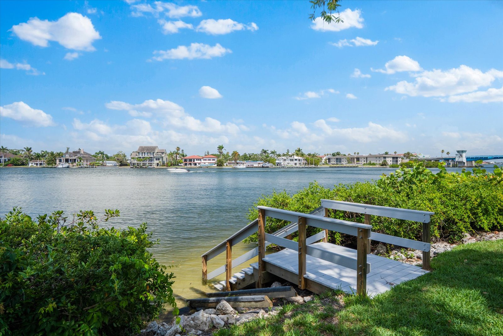balcony overlooking marina with boats on the intracoastal